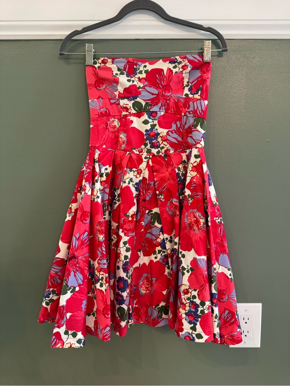 Miss Shop (size 0-2/XS)Strapless Floral Fit-and-Flare Dress in Red